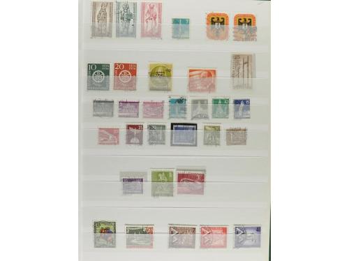 LOTES y COLECCIONES. BERLÍN. Colección en clasificador de 19