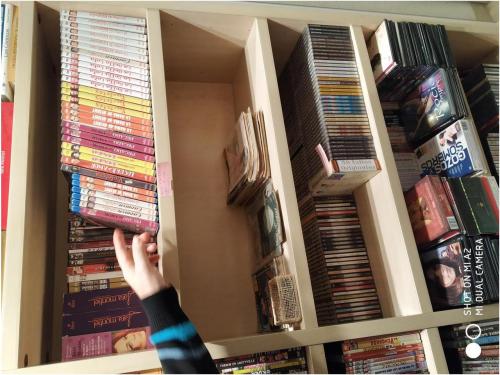 S. XX. COLECCIONISMO. SARA MONTIEL. LOTE DE CARTELES, PROGRA