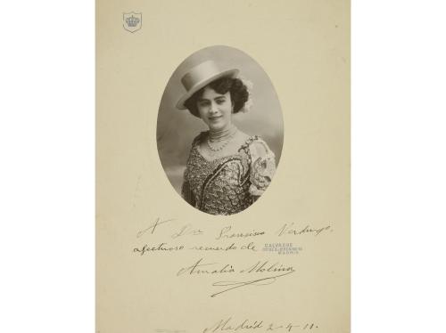 1930 ca. FOTOGRAFÍA. (AUTÓGRAFO). TRES FOTOGRAFÍAS DE ARTIST