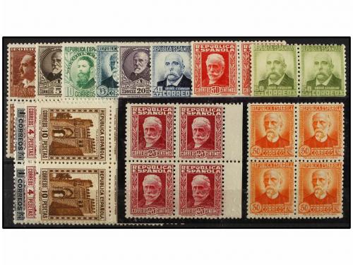 ** ESPAÑA. Ed. 662/75. SERIE COMPLETA en bloques de cuatro, 