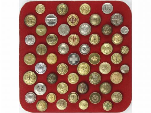 DOCUMENTOS y VARIOS. Colección de más de 400 botones militar