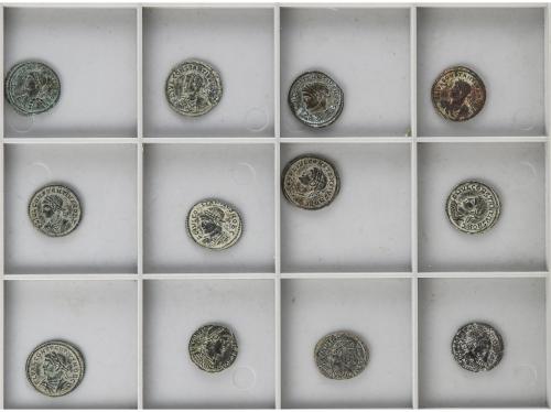 IMPERIO ROMANO. Lote 12 monedas Follis 19 mm (9) y Medio Cen