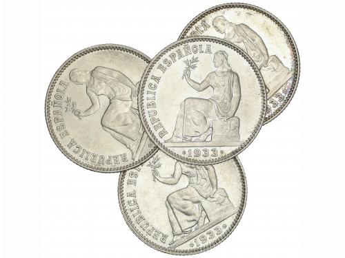 II REPÚBLICA. Lote 4 monedas 1 Peseta. 1933 (*3-4). AR. Toda