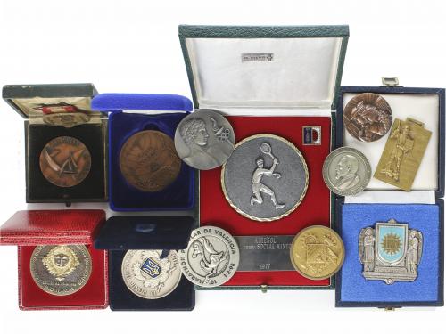MEDALLAS ESPAÑOLAS. Lote 27 medallas. 1910 a 1991. 15 a 87 g