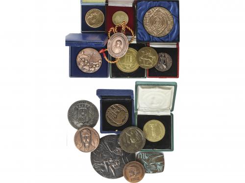 MEDALLAS ESPAÑOLAS. Lote 25 medallas. 1890 a Siglo XX. AE, B