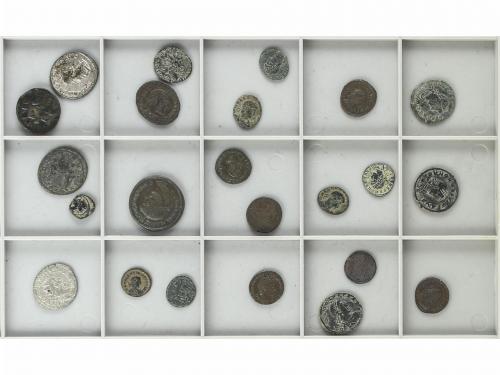 IMPERIO ROMANO. Lote 23 monedas pequeños bronces a Antoninia