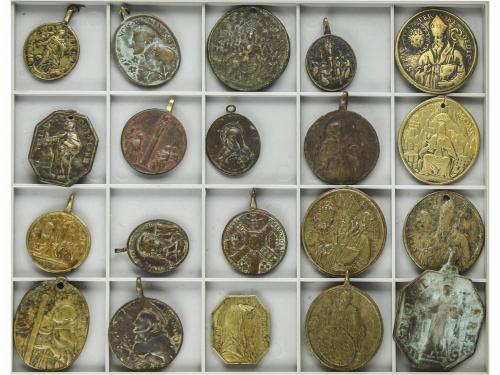 MEDALLAS ESPAÑOLAS. Lote 20 medallas religiosas. Siglo XVIII