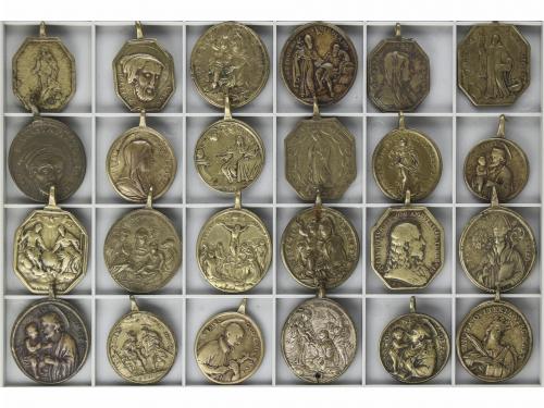 MEDALLAS ESPAÑOLAS. Lote 24 medallas. Siglo XVIII. Varias RO